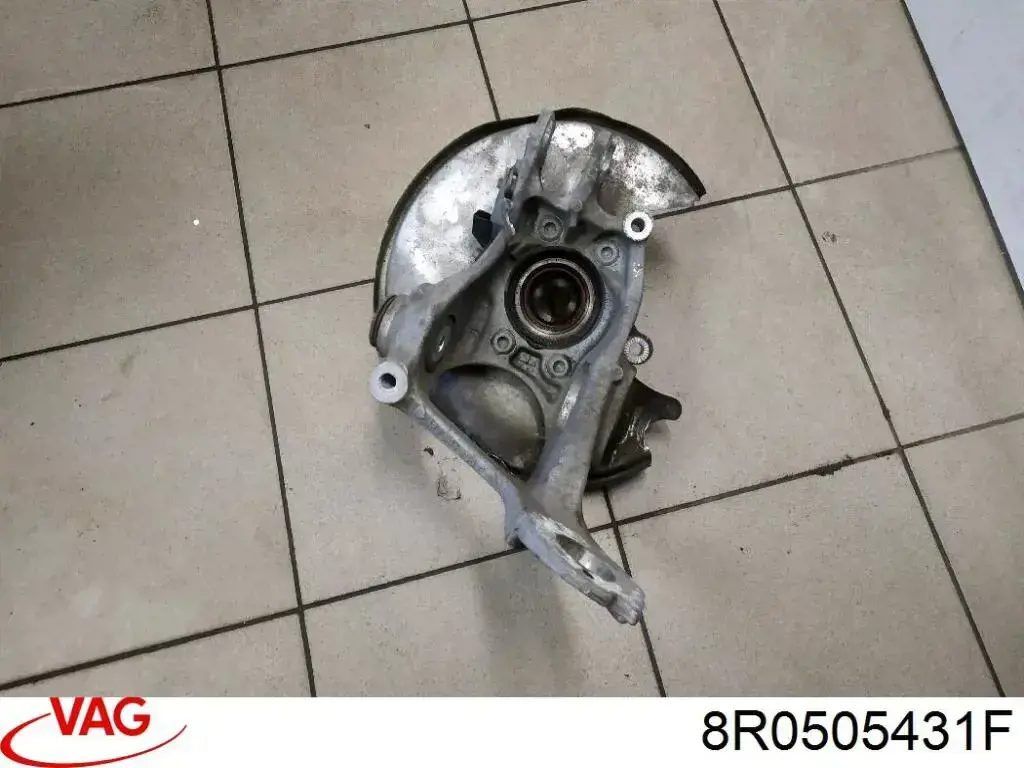 Czop (zwortnica) tylny lewy VAG 8R0505431F cena, od 185,40 USD