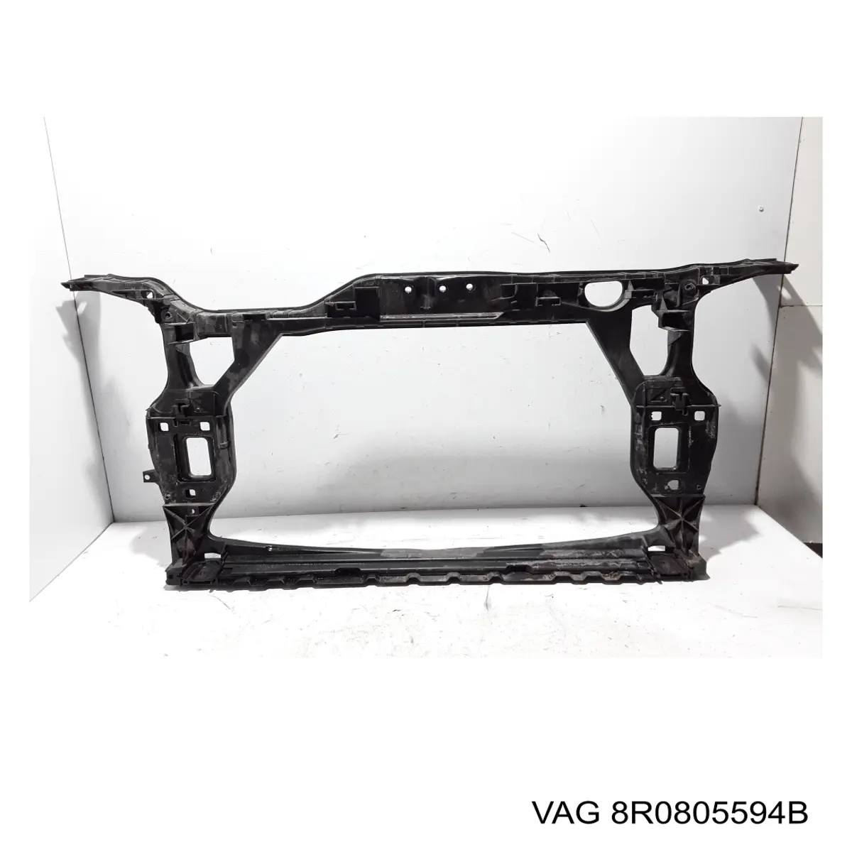 Osłona chłodnicy kompletna (panel mocowania reflektorów) VAG 8R0805594B cena, od 113,35 USD