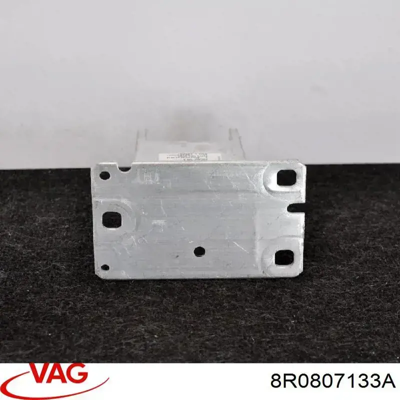Wspornik wzmocnienia zderzaka przedniego VAG 8R0807133A cena, od 79,02 USD