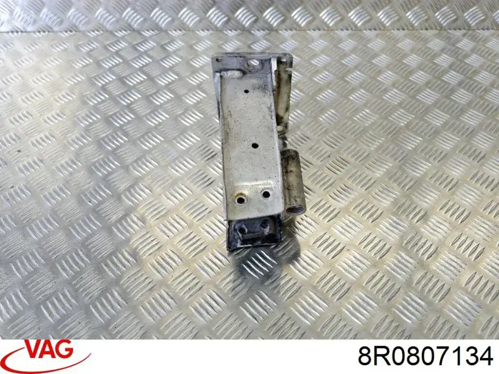 8R0807134 VAG Wspornik wzmocnienia zderzaka przedniego