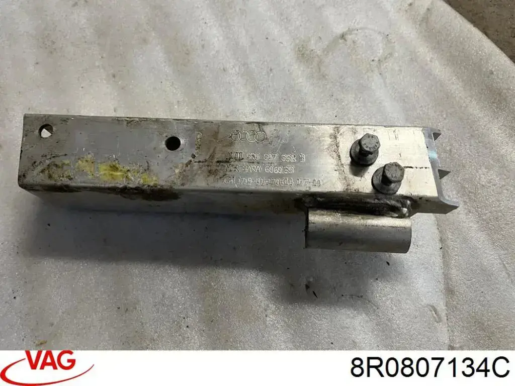 Wspornik wzmocnienia zderzaka przedniego VAG 8R0807134C cena, od 79,02 USD
