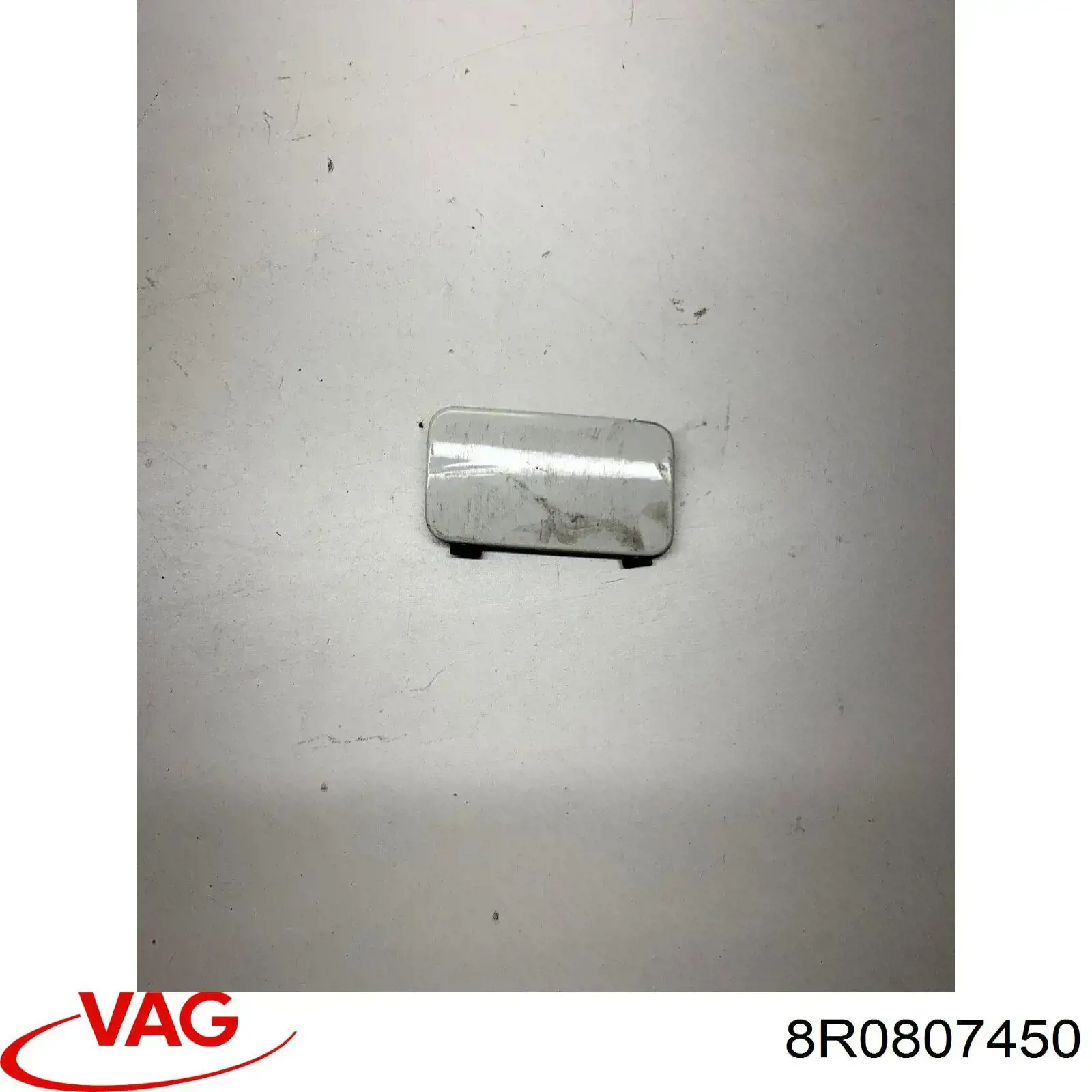 Zaślepka zderzaka haka holowniczego tylna VAG 8R0807450 cena, od 4,77 USD