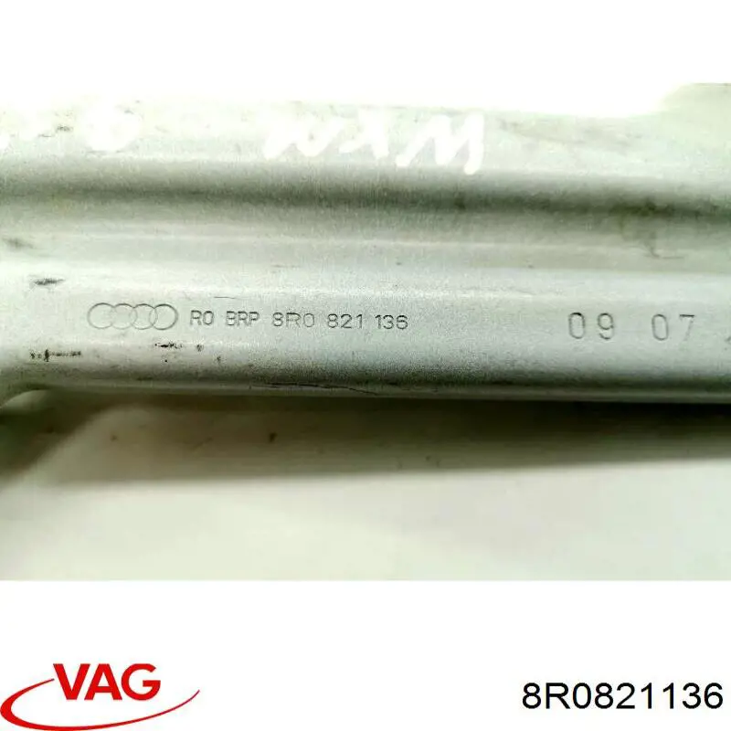 Wspornik do mocowania błotnika przedniego prawy przedni VAG 8R0821136 cena, od 31,37 USD
