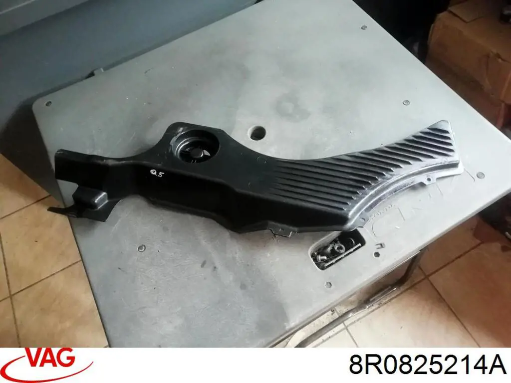 Osłona podwozia lewa VAG 8R0825214A cena, od 82,24 USD