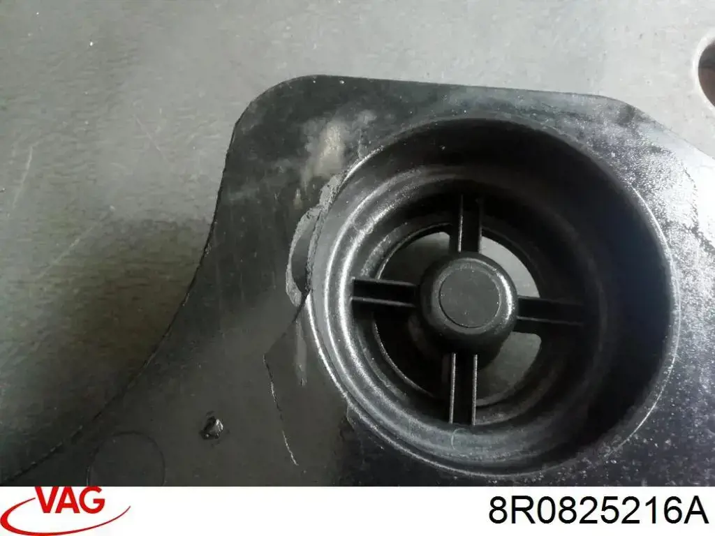 Osłona podwozia tylna prawa VAG 8R0825216A cena, od 51,19 USD