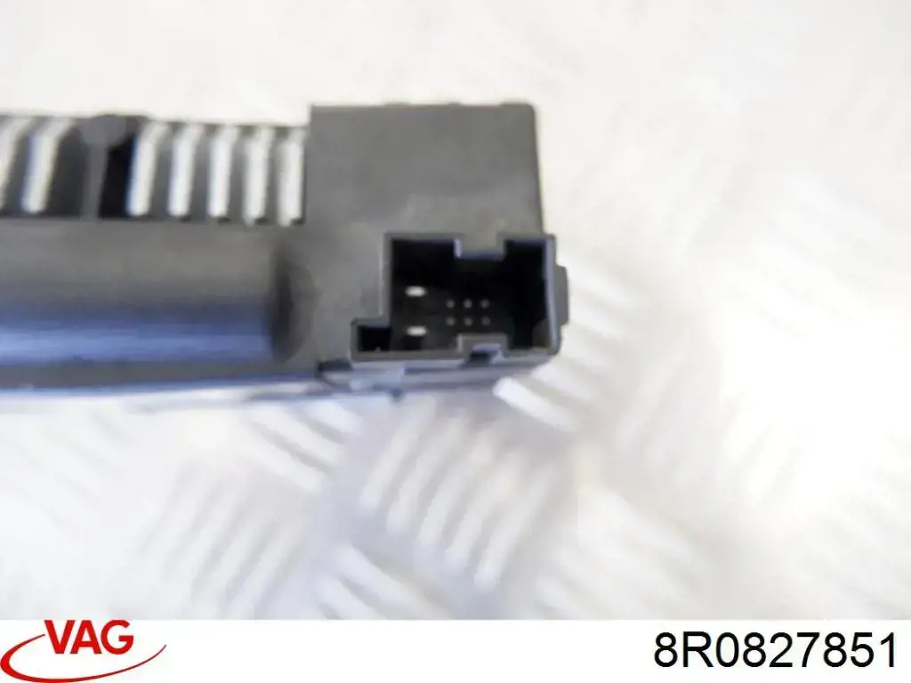 Do koszyka 8R0827851 VAG Amortyzator klapy bagażnika (3/5 drzwi-tylnych)