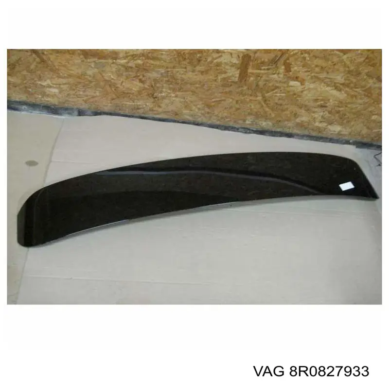8R0827933 VAG Spojler bagażnika (drzwi 3/5 tylnych)