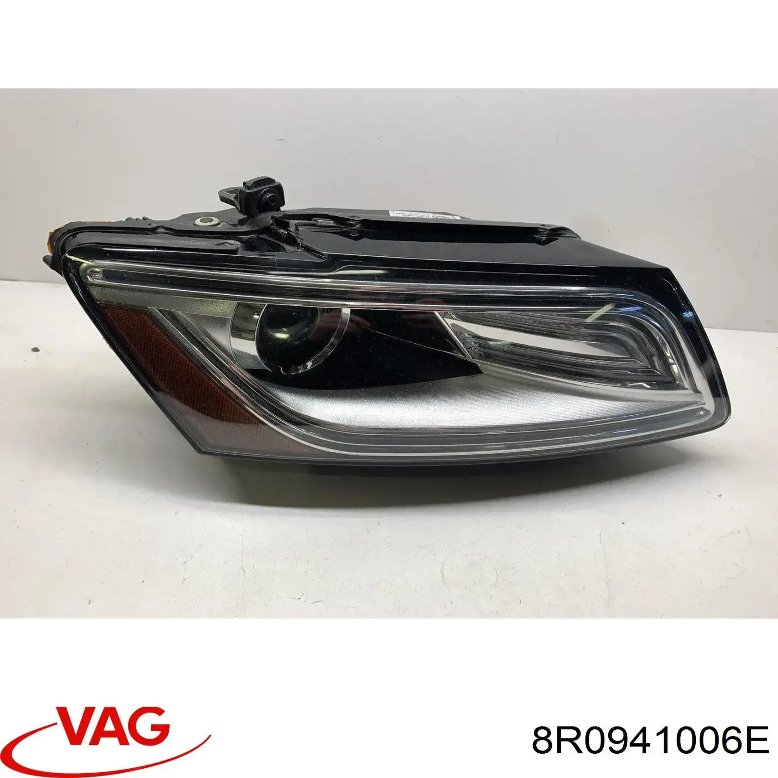 Reflektor prawy VAG 8R0941006E cena, od 635,26 USD
