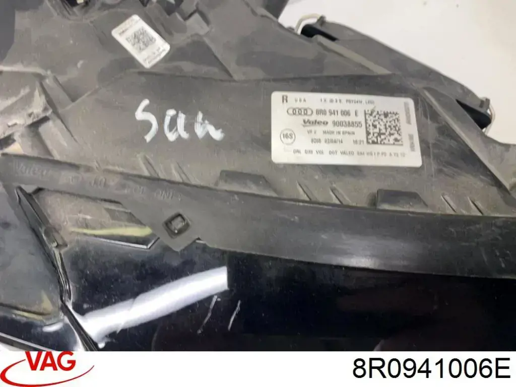 Do koszyka ZAD111600R Signeda Reflektor prawy