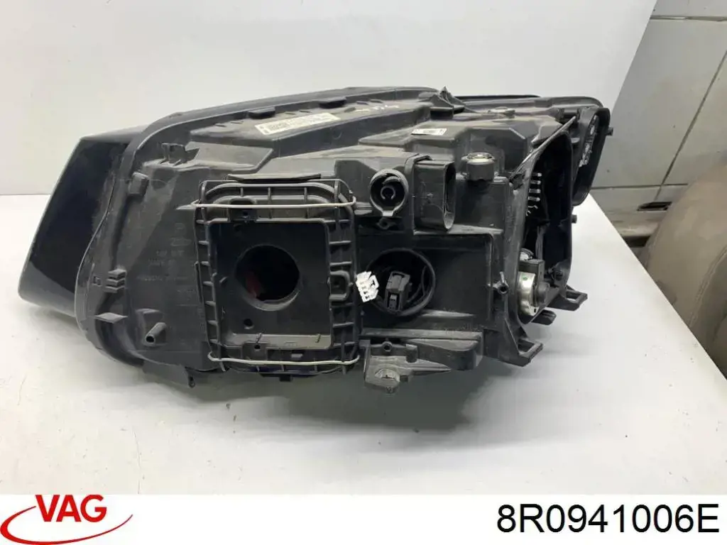 Reflektor prawy Signeda ZAD111600R cena, od 635,26 USD