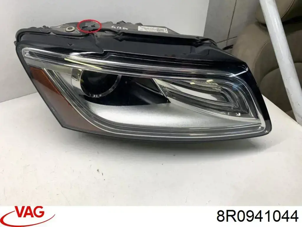 Reflektor prawy VAG 8R0941044 cena, od 404,09 USD