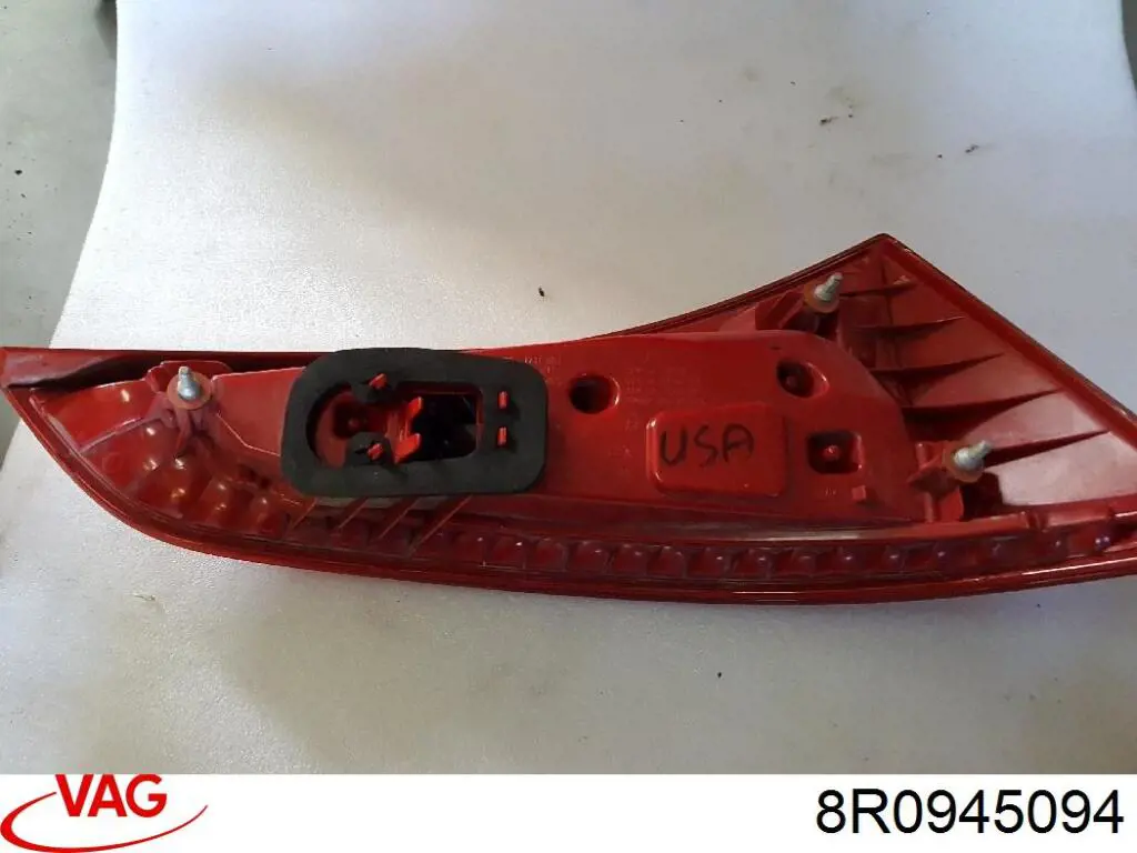 Do koszyka 8R0945094 VAG Lampa zespolona tylna prawa