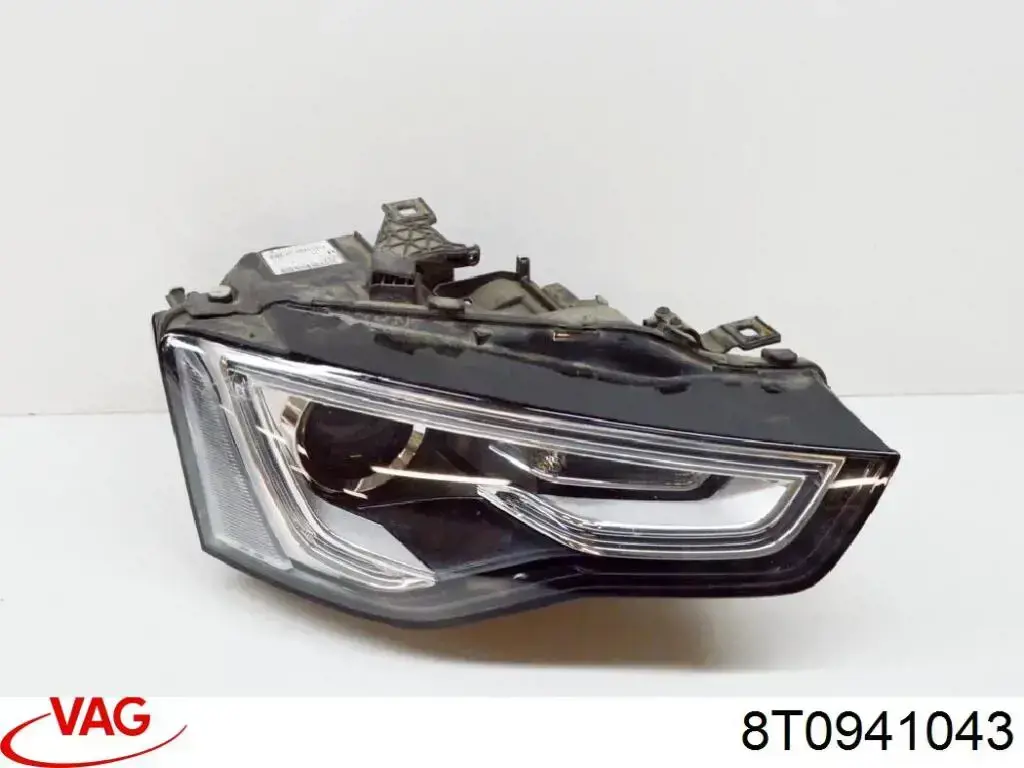 Reflektor lewy VAG 8T0941043 cena, od 654,15 USD