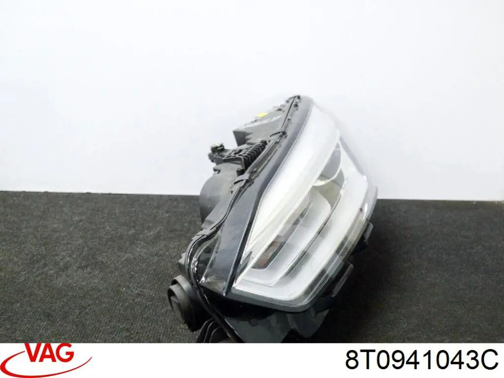 Reflektor lewy VAG 8T0941043C