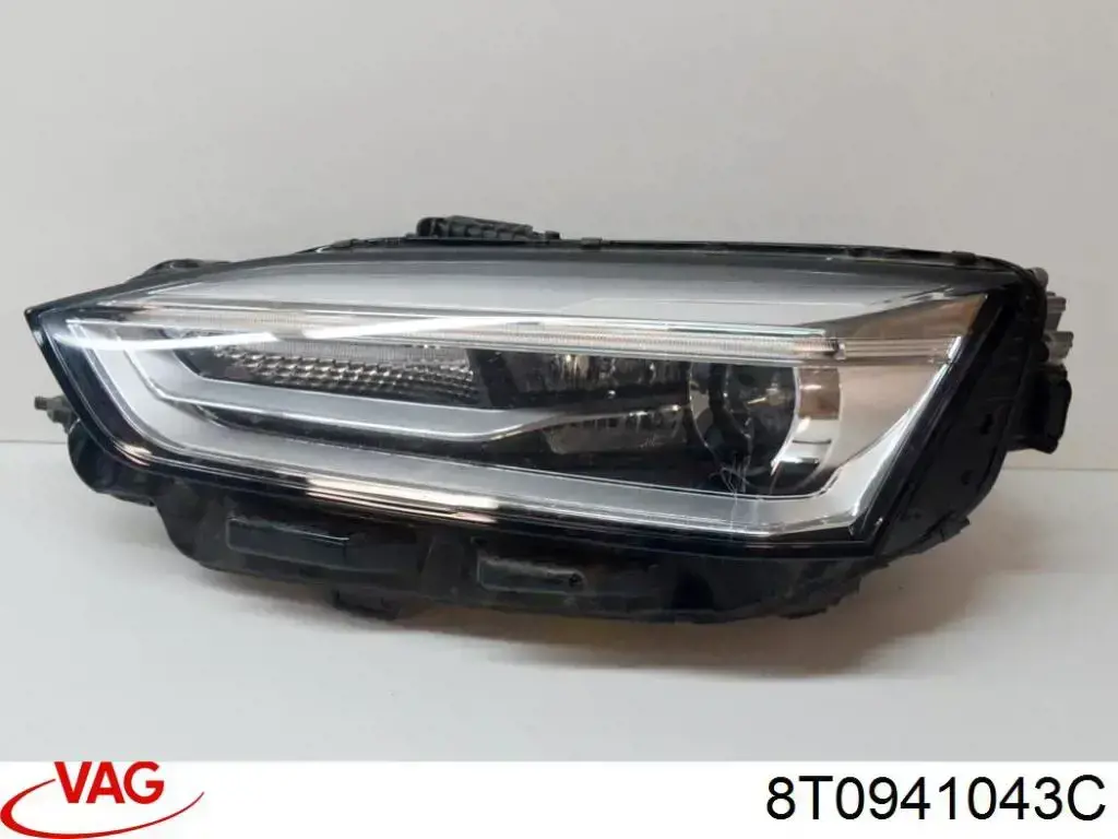 Reflektor lewy VAG 8T0941043C cena, od 521,56 USD