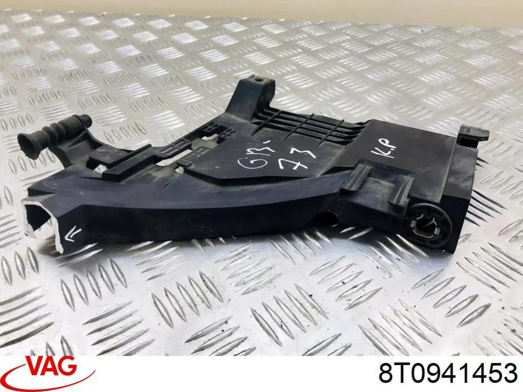 8T0941453 VAG Wsponik (adapter) mocowania reflektora przedniego lewego
