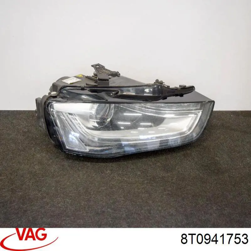 Reflektor lewy VAG 8T0941753 cena, od 485,44 USD