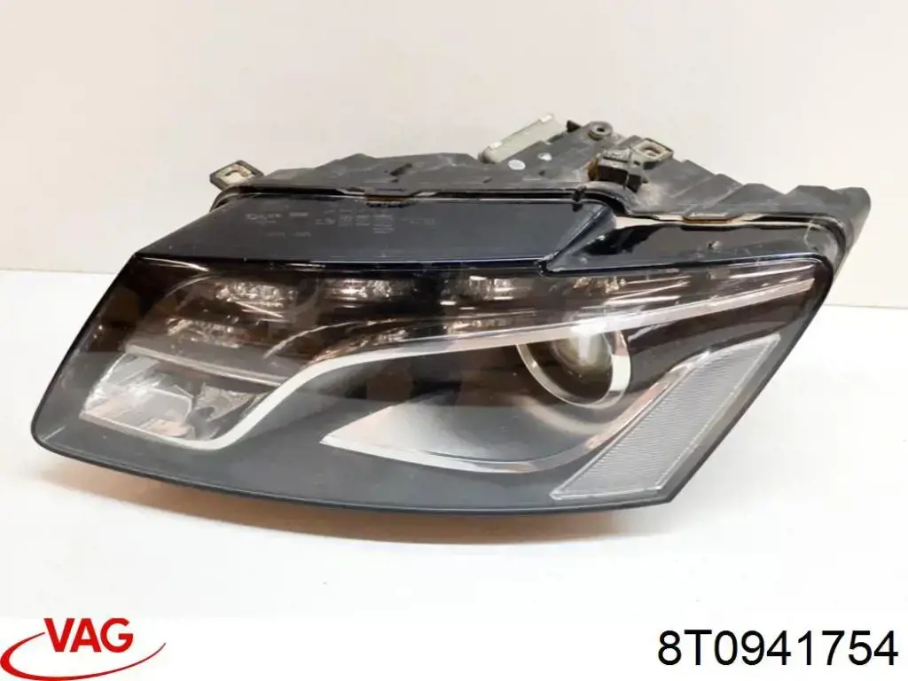 Reflektor prawy VAG 8T0941754 cena, od 507,15 USD