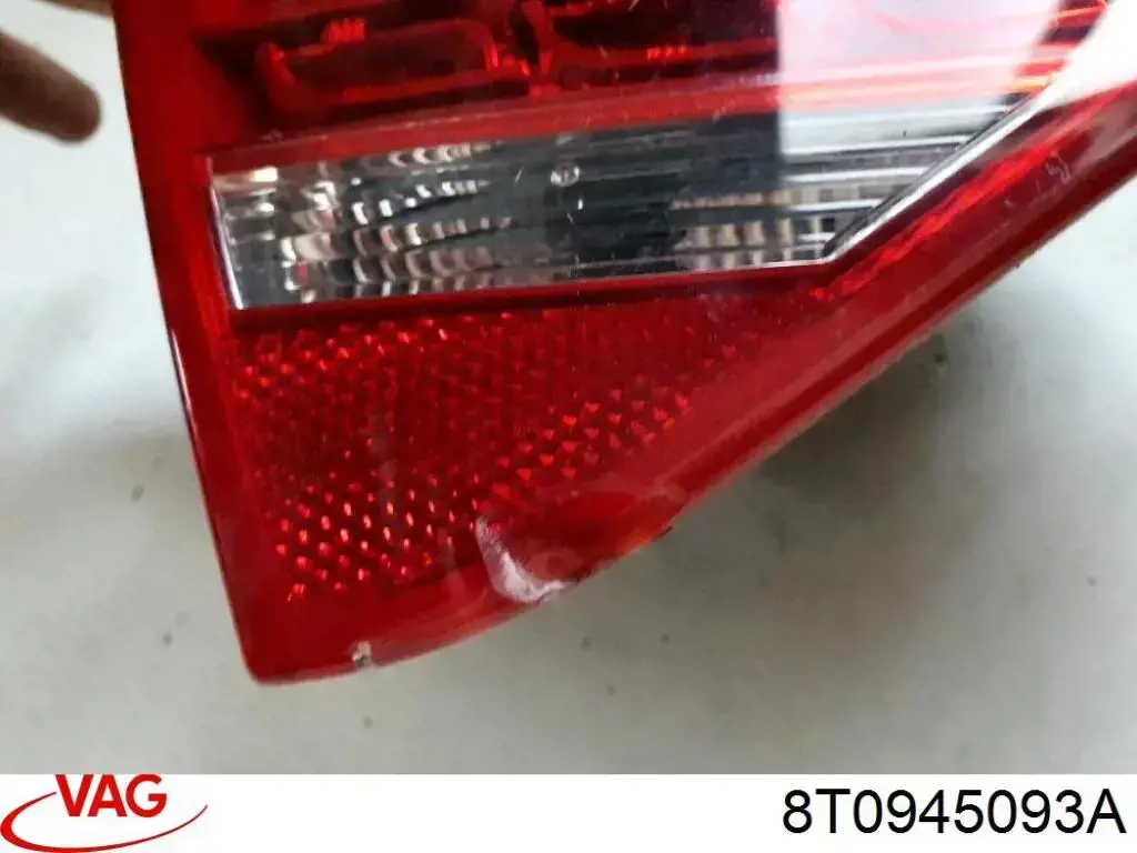 Lampa zespolona tylna lewa wewnętrzna VAG 8T0945093A cena, od 76,62 USD