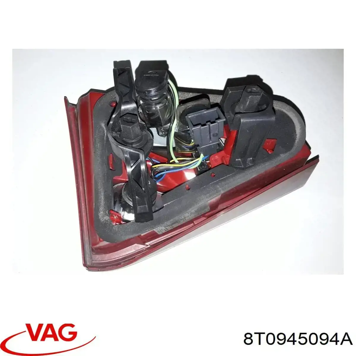 Do koszyka 8T0945094A VAG Lampa zespolona tylna prawa wewnętrzna