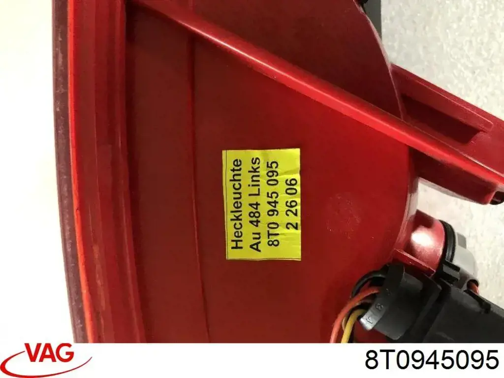 8T0945095 VAG Lampa zespolona tylna lewa zewnętrzna