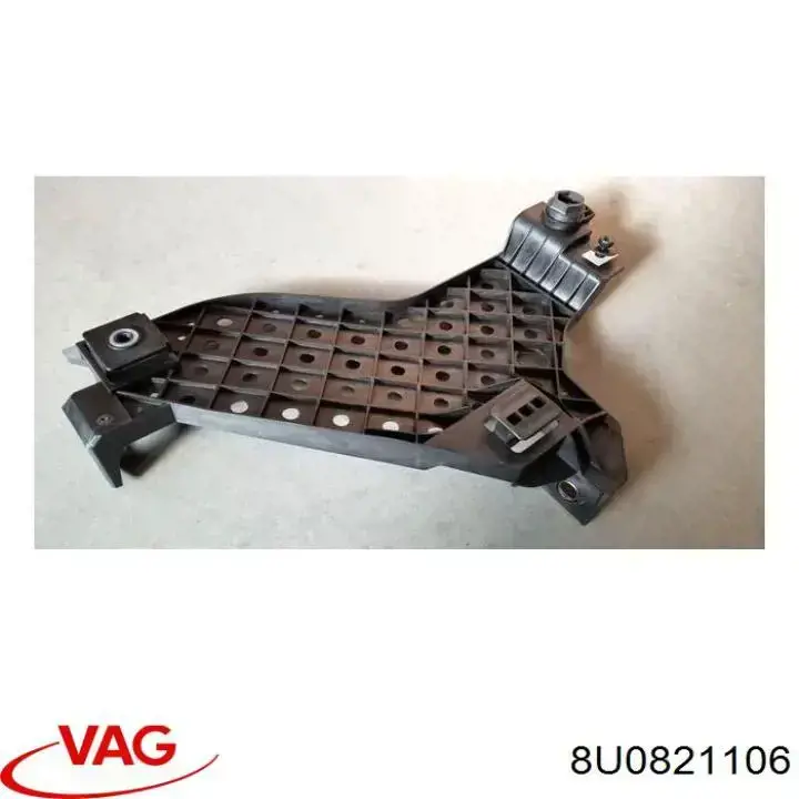 Błotnik przedni prawy VAG 8U0821106 cena, od 114,80 USD