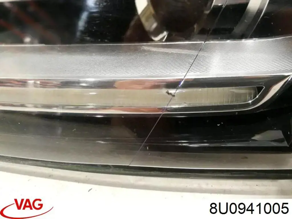 Reflektor lewy VAG 8U0941005 cena, od 156,85 USD