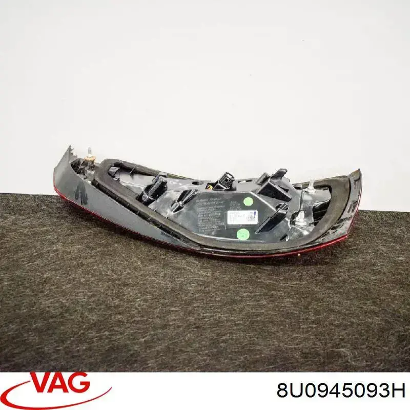 Lampa zespolona tylna lewa VAG 8U0945093A cena, od 355,82 USD