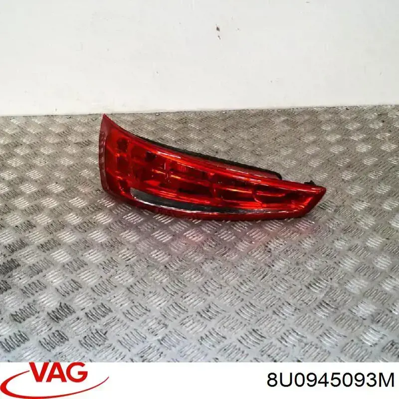 Lampa zespolona tylna lewa VAG 8U0945093M cena, od 456,28 USD