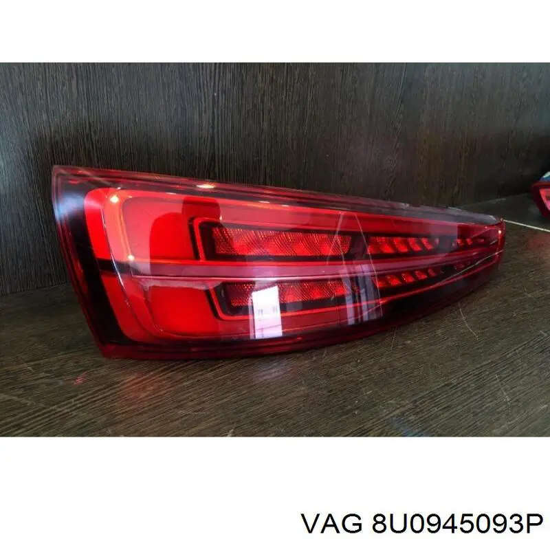 Lampa zespolona tylna lewa VAG 8U0945093P cena, od 456,28 USD