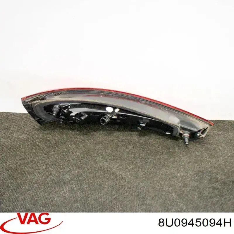 Lampa zespolona tylna prawa VAG 8U0945094H cena, od 352,43 USD