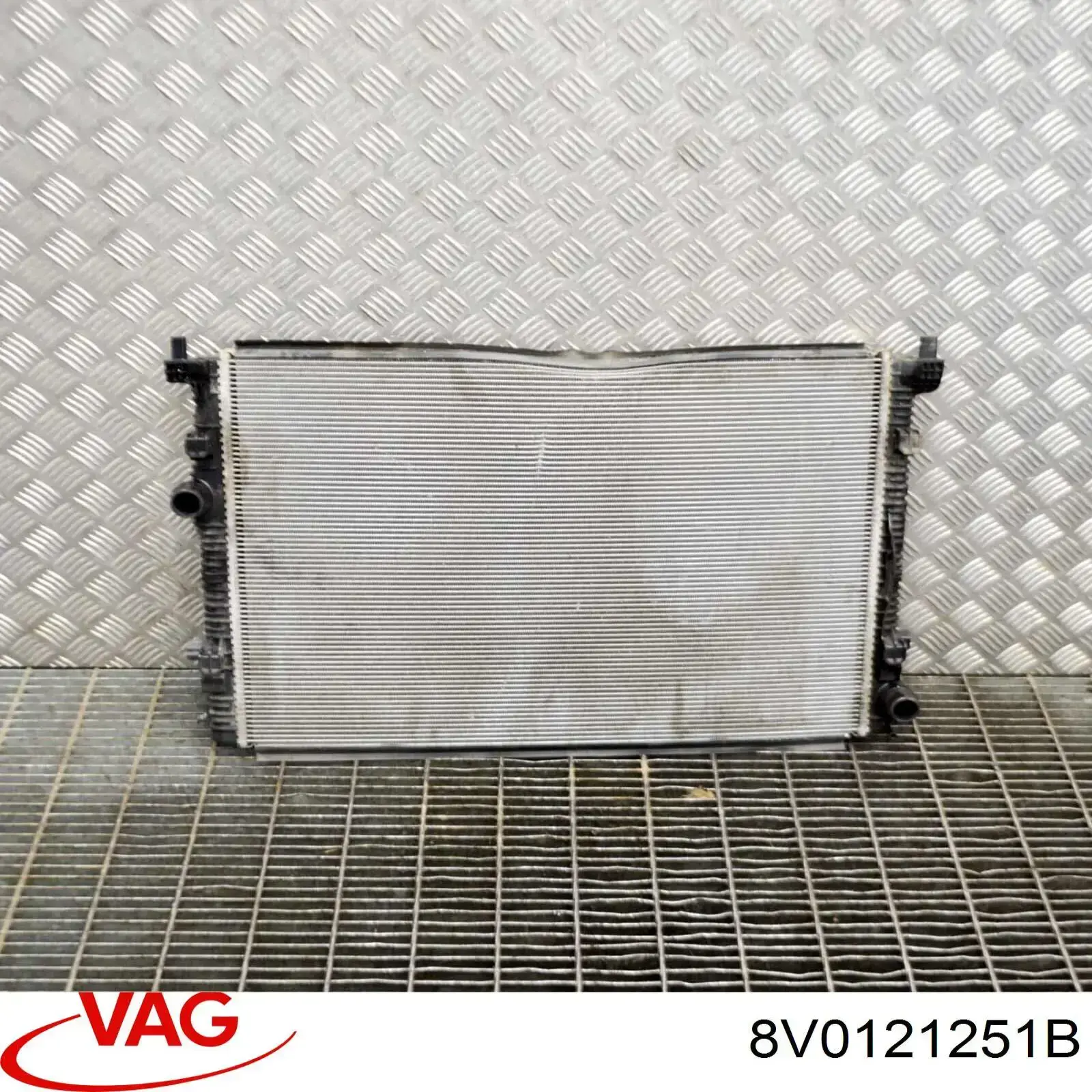 8V0121251B VAG Chłodnica silnika