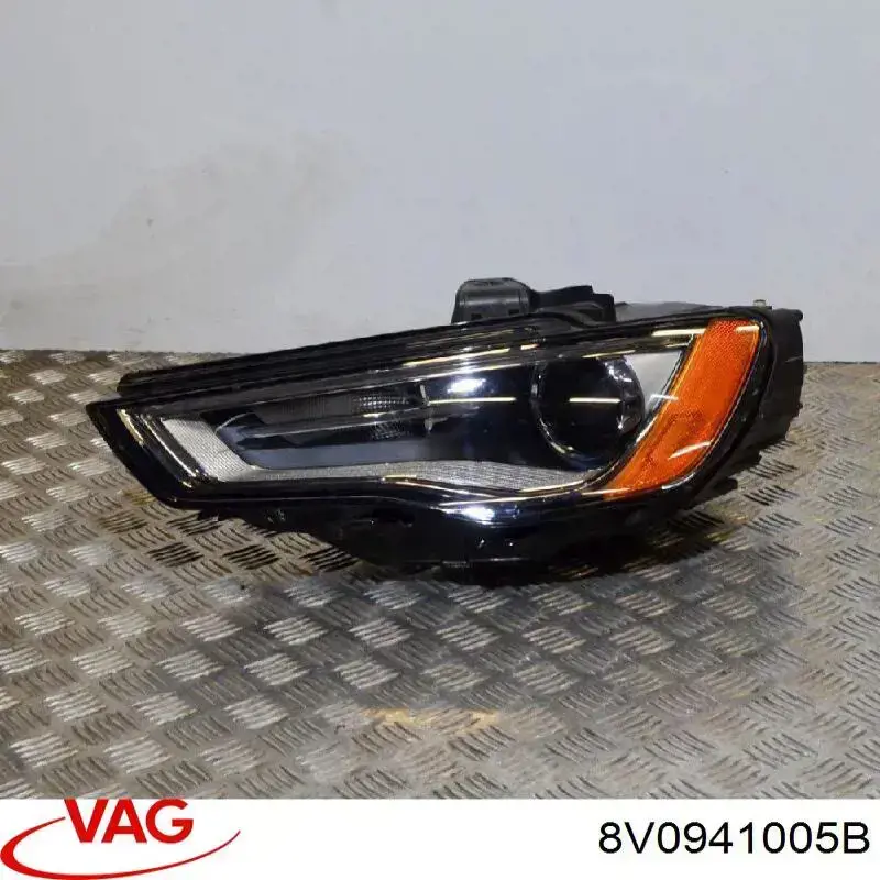 8V0941005B VAG Reflektor lewy