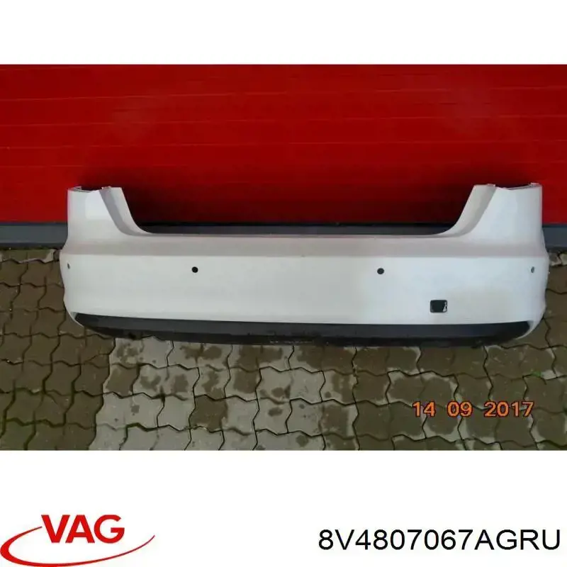 Do koszyka 8V4807067A VAG Zderzak tylny