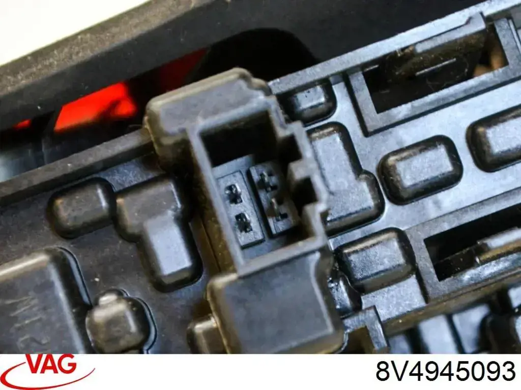 Do koszyka 8V4945093 VAG Lampa zespolona tylna lewa wewnętrzna