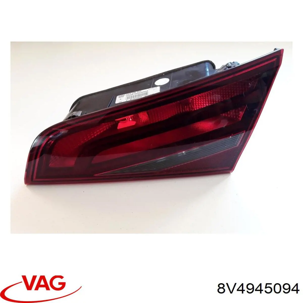 8V4945094 VAG Lampa zespolona tylna prawa wewnętrzna