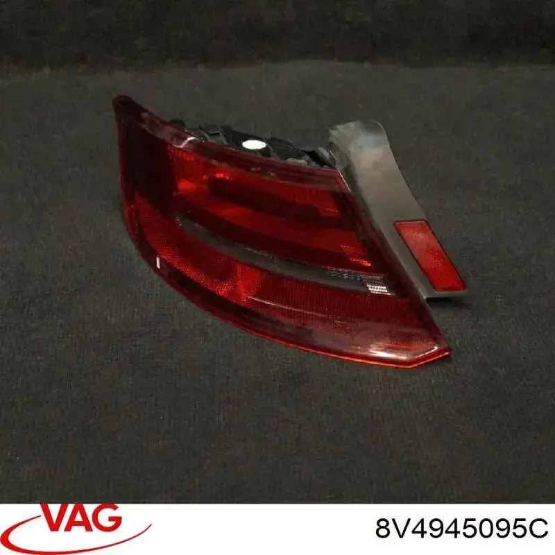 Lampa zespolona tylna lewa zewnętrzna VAG 8V4945095C cena, od 144,72 USD