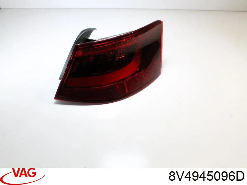 Lampa zespolona tylna prawa zewnętrzna VAG 8V4945096D cena, od 188,71 USD