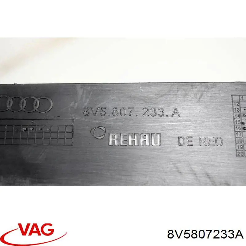 Spojler zderzaka przedniego VAG 8V5807233A cena, od 59,76 USD