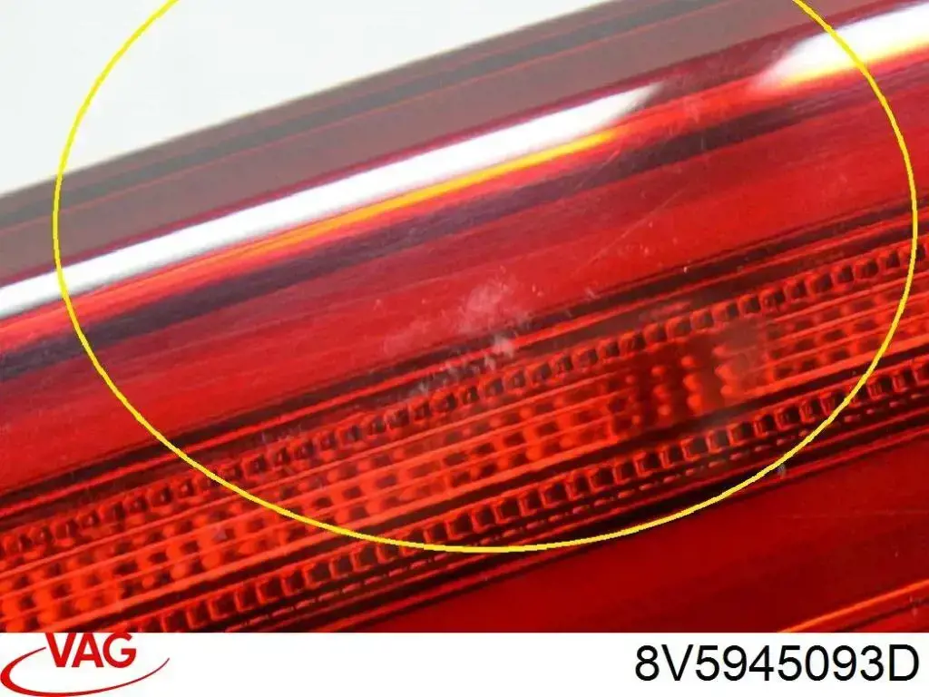 Do koszyka 8V5945093D VAG Lampa zespolona tylna lewa wewnętrzna