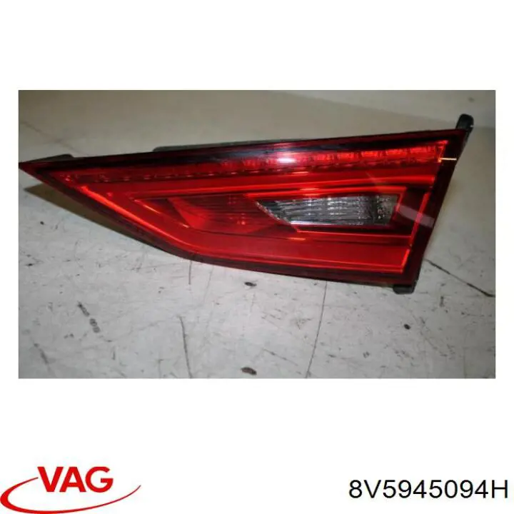 Lampa zespolona tylna prawa wewnętrzna VAG 8V5945094H cena, od 147,85 USD