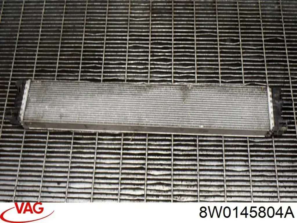8W0145804A VAG Chłodnica silnika dodatkowa