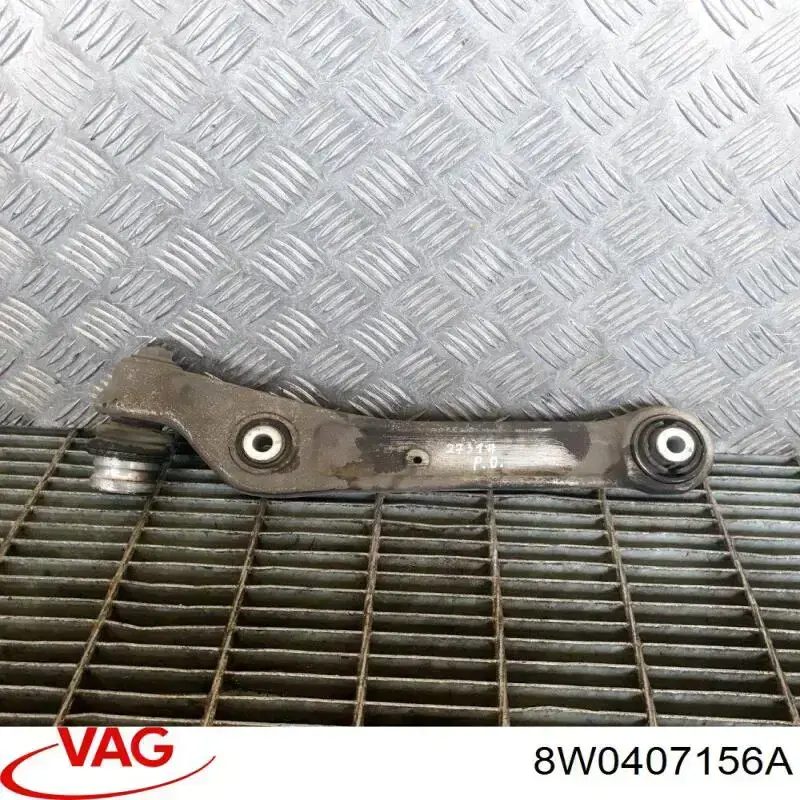 8W0407156A VAG Wahacz zawieszenia przedniego dolny prawy