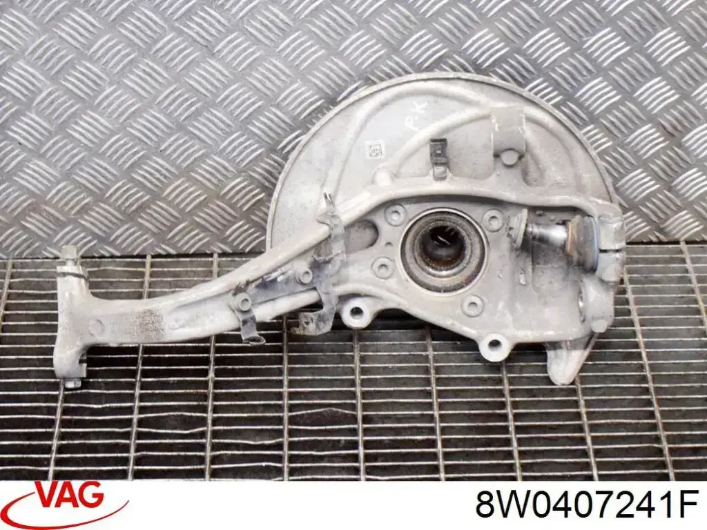 8W0407241F VAG Czop (zwrotnica) przedni lewy