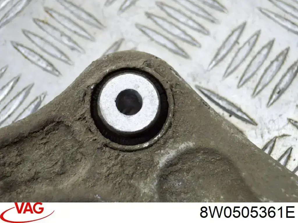 Wahacz zawieszenia tylnego dolny lewy 8W0505361E VAG
