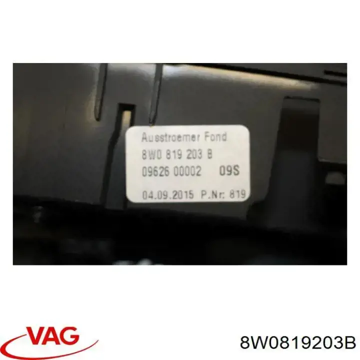 Do koszyka 8W0819203B VAG Kratka wentylacji kabiny w podłokietniku tylna