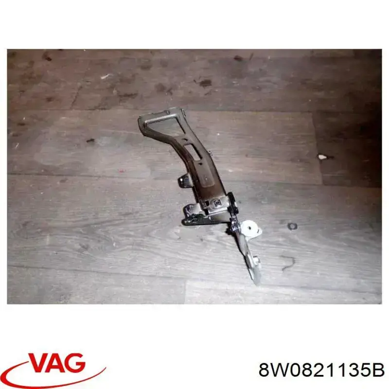 8W0821135B VAG Wspornik do mocowania błotnika przedniego lewy przedni