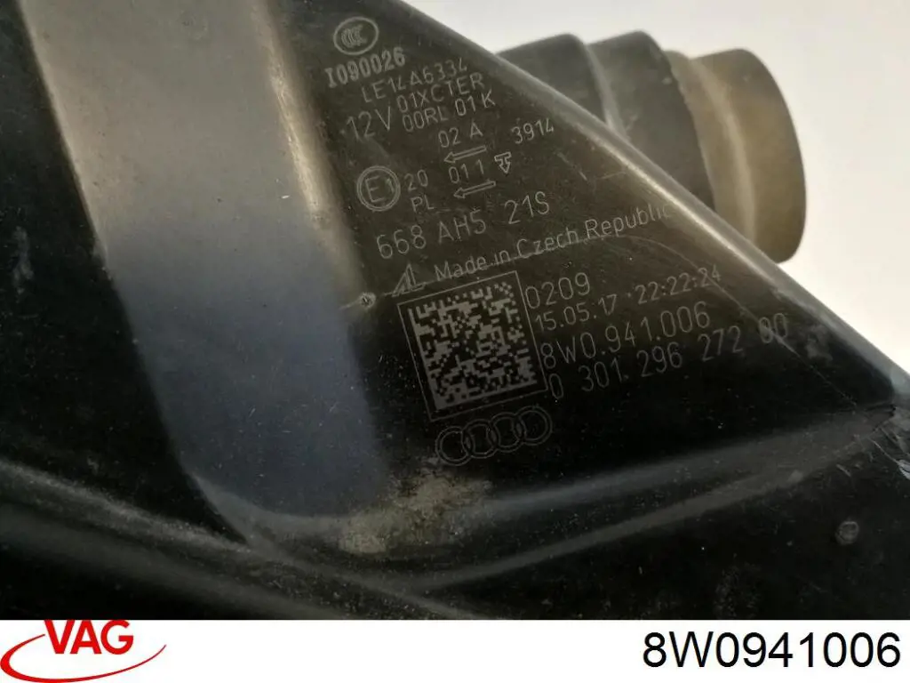 Reflektor prawy 8W0941006 VAG