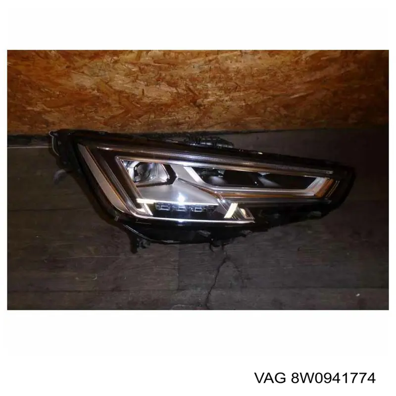 Do koszyka 8W0941774 VAG Reflektor prawy