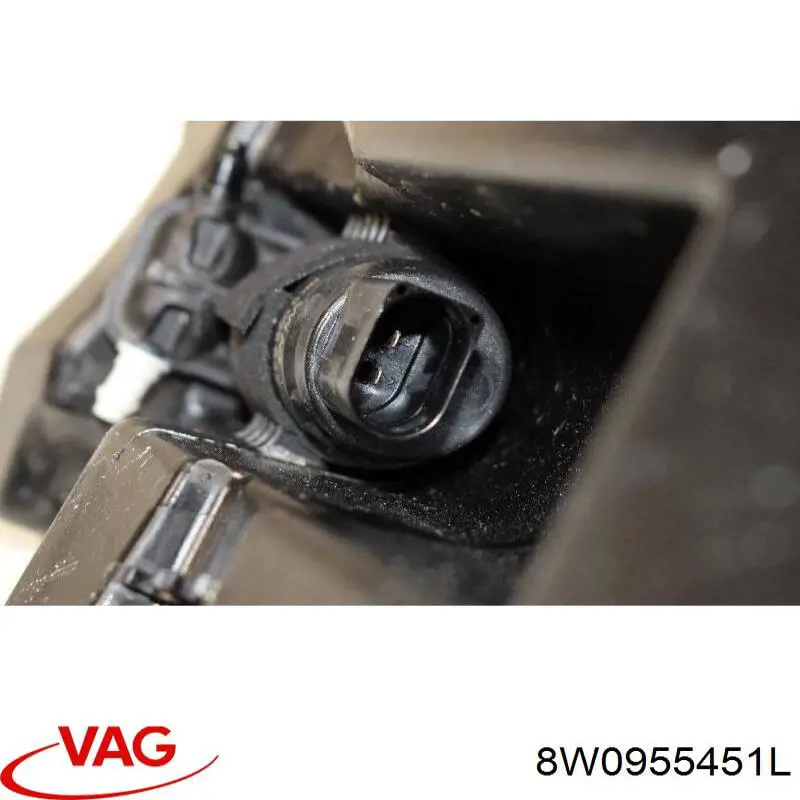 Zbiorniczek spryskiwacza szyb 8W0955451L VAG
